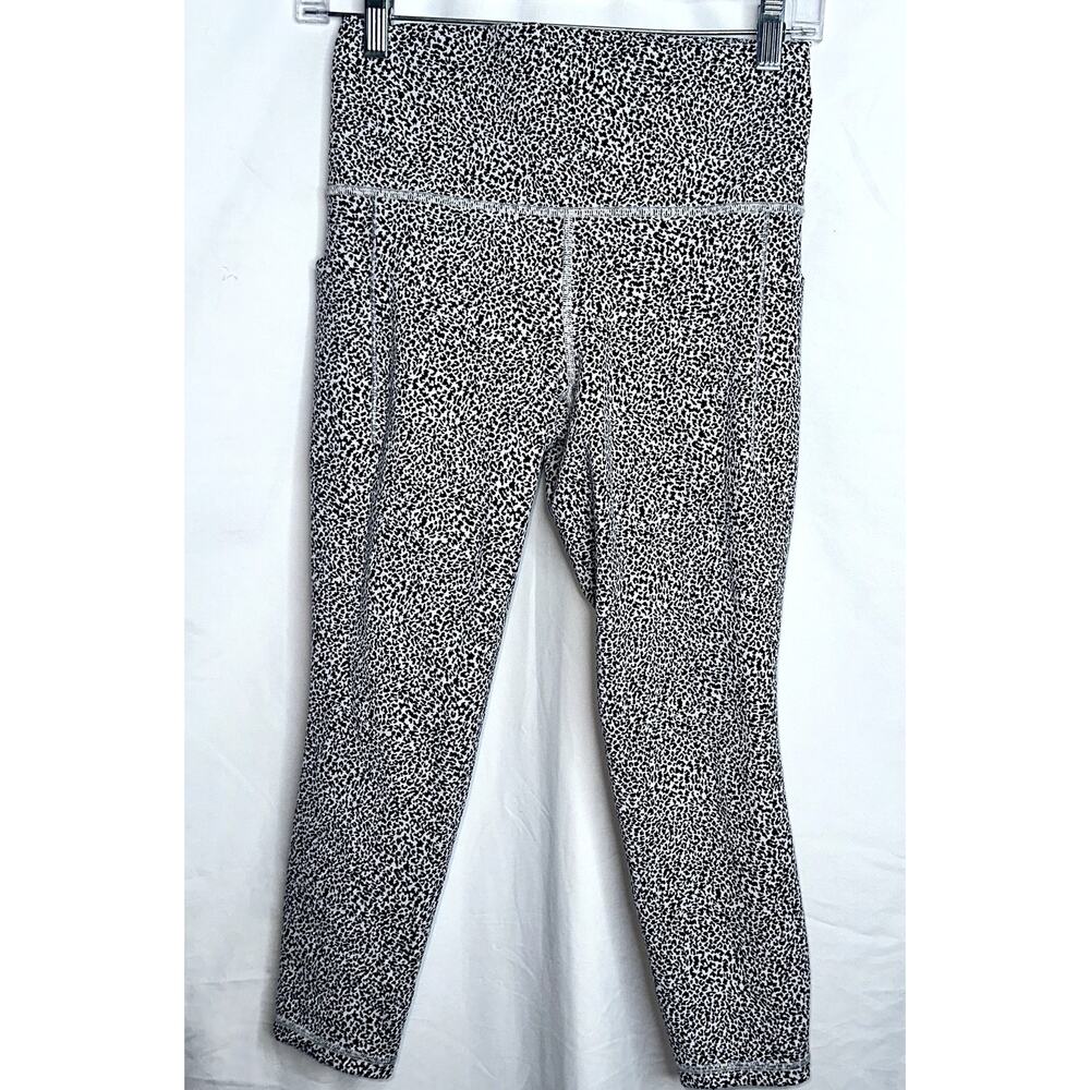 Athleta Womens Size Small White Black Snow Leopard Print Crop Activewear Legging